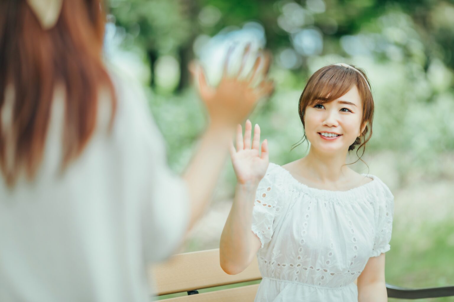 友達と会う約束があるは英語で？