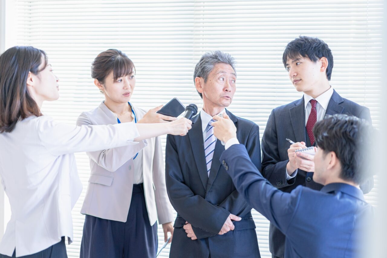 「とぼける」は英語で何と言う？