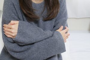 「肌寒い」は英語で何と言う？