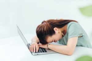 「居眠り」は英語で何と言う？