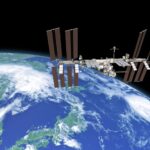 英語でイマドキNEWS「Two astronauts will be stuck in space until February」