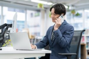 「〜を手配する」は英語で？